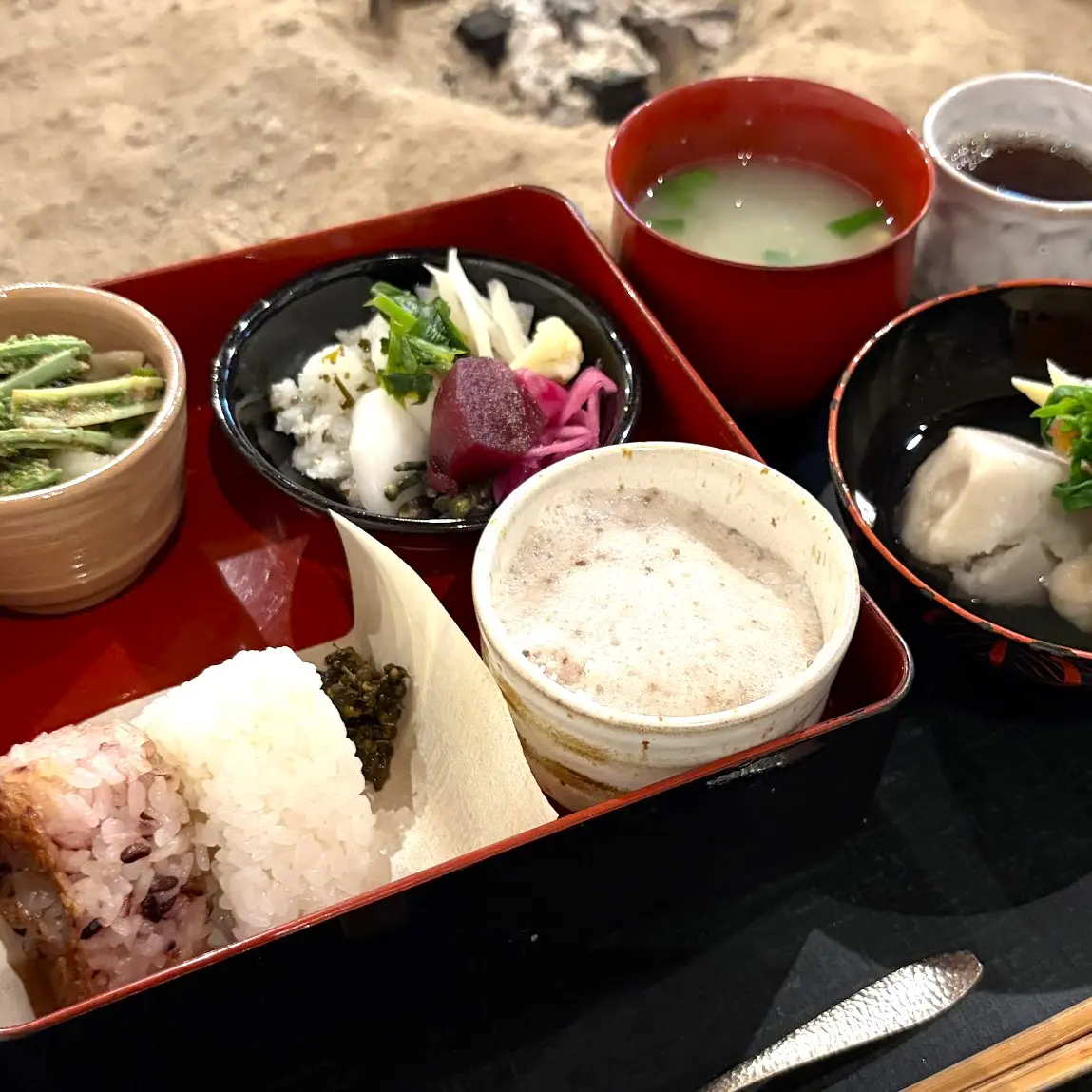 築140年超の町家カフェで味わう手作り1000円ランチ【放生津往来 さまのこ屋】歴史を未来につなぐ穏やかな空間