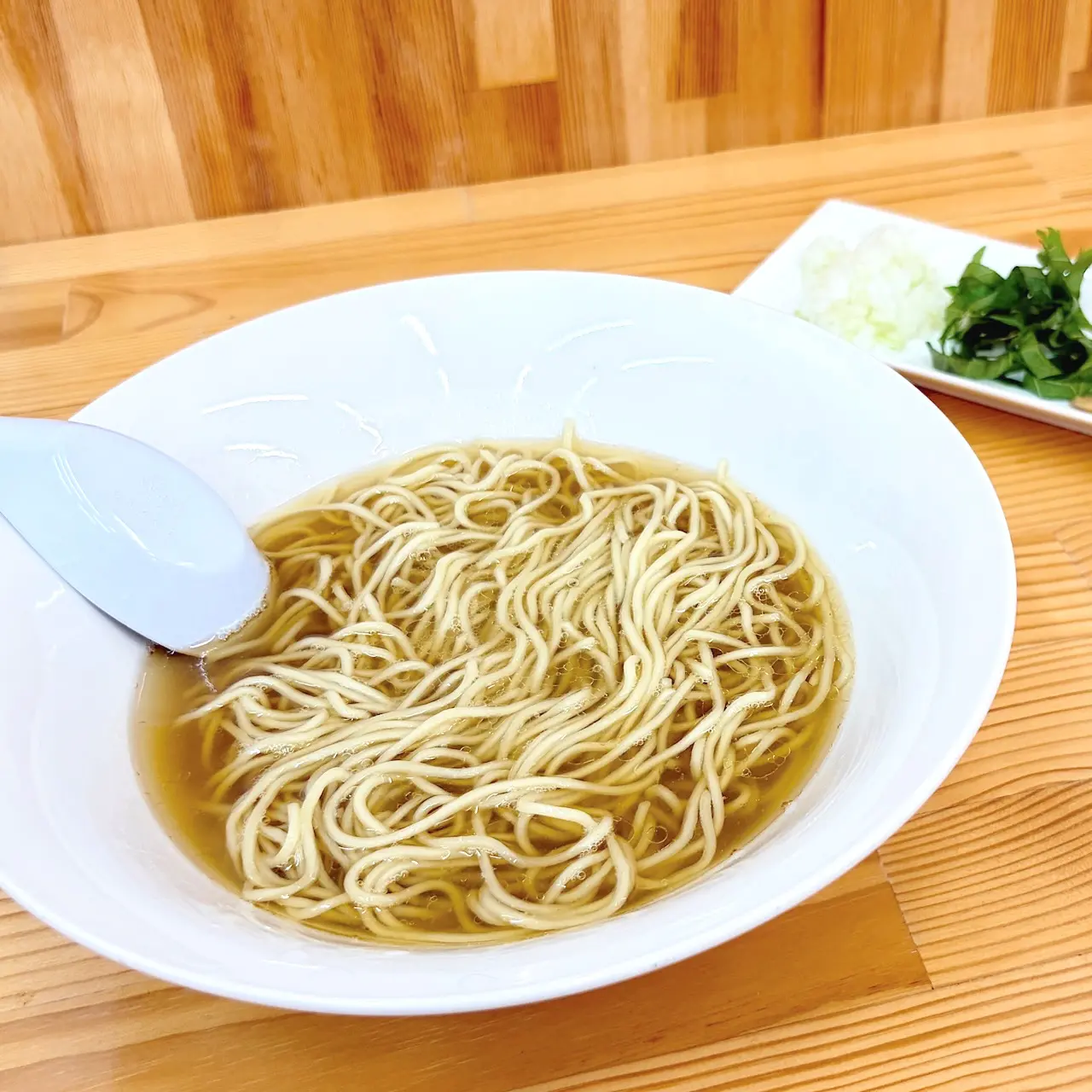 煮干し1本勝負！高級いりこの旨み弾ける絶品スープ【煮干しそば 銀】塩分1%で最後の一滴まで飲み干せる