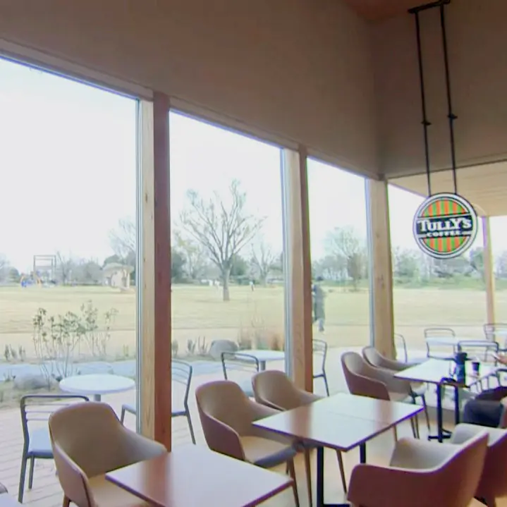 子連れにやさしい！公園併設で遊びながら、見守りながらカフェタイム【TULLY'S COFFEE おとぎの森公園店】北陸初の公園内ドライブスルーも