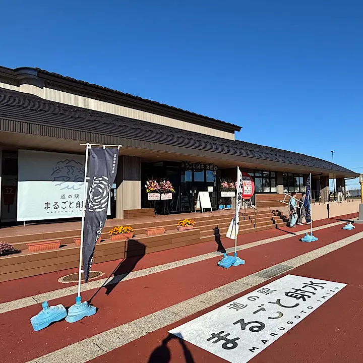 国道8号沿い 新湊の道の駅がリニューアル! 広々フードコート新設、キッズスペースも【道の駅まるごと射水】白エビ・カニグルメ充実で子供と遊べるドライブスポットに