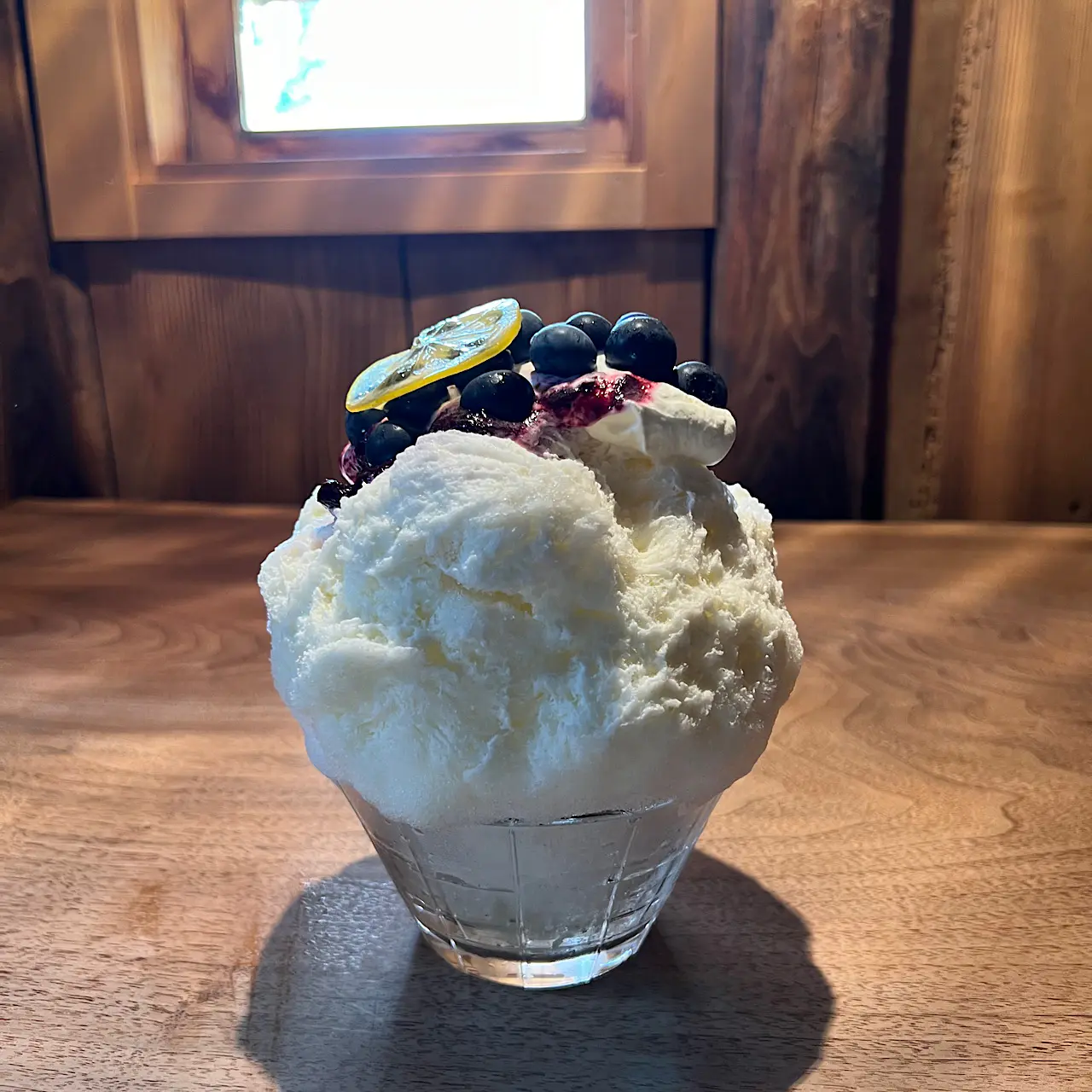 築150年の土蔵がカフェに。まったり空間で味わうパティシエのかき氷【旬菓処・菓 KONOMI】