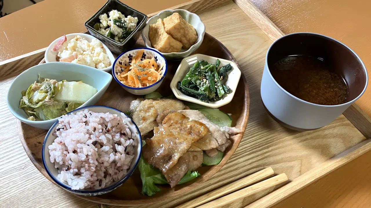 頭と心に空白を…呉羽の丘に癒しの空間【かふぇ ぼーっと】小鉢6品の