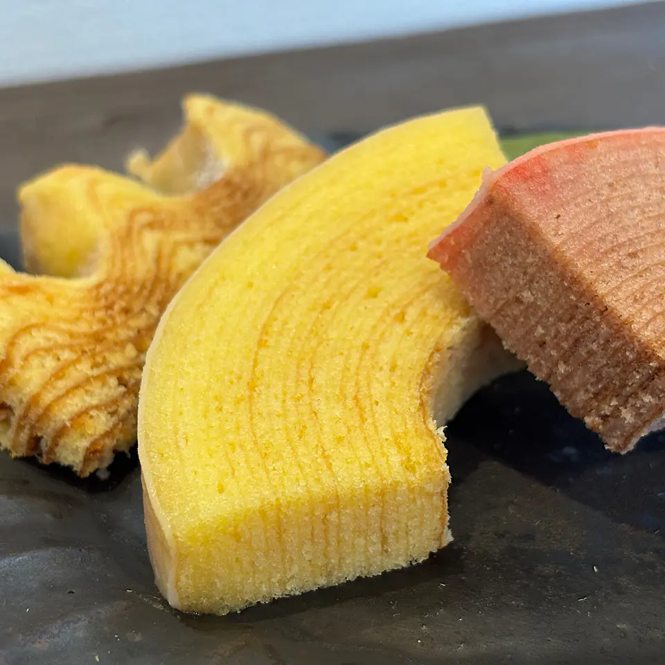 【新店】京都で磨いた日本古来の色使いをバウムクーヘンに【わの色がさね】県産米粉100％、甘麹、海洋深層水塩を使用 新高岡駅そば専門店