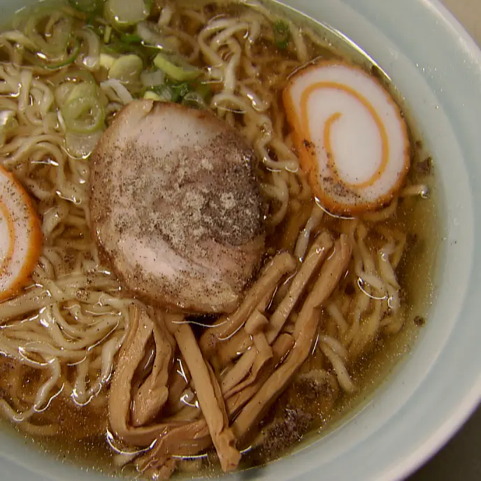 スープは持ち越さずその日だけ! 丸鶏スープのラーメンにとろみカツカレーも【香華園】氷見で半世紀愛される町中華