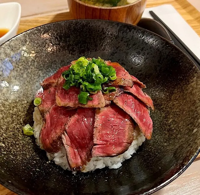 お手頃価格で国産牛ステーキが食べられる富山まちなかの人気店【ほし乃
