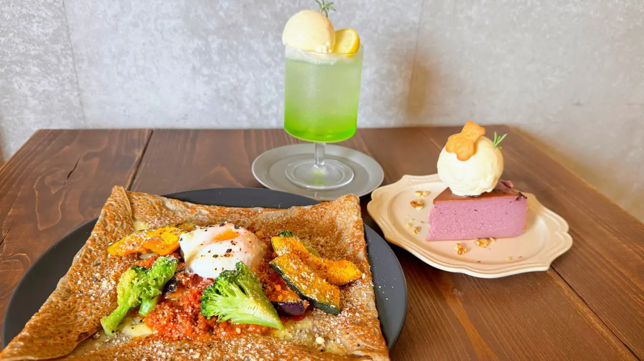 もちもちガレットや紫芋のチーズケーキがおすすめ！【BLUE COMME COFFEE】セレクトショップ併設の洗練された隠れ家カフェ