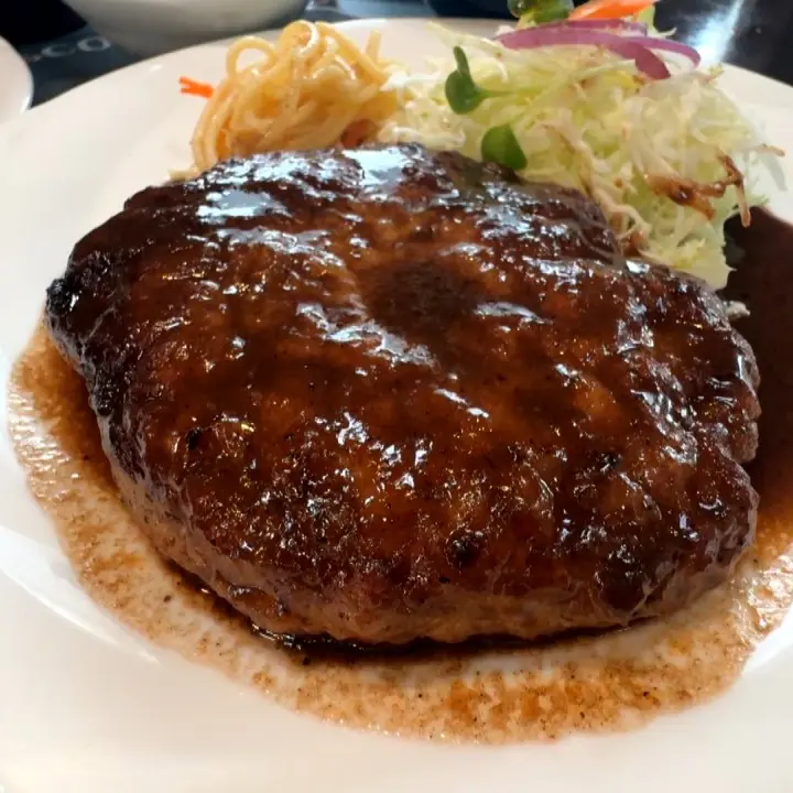 県産牛肉100％ハンバーグと厚切りポークソティ 富山・滑川の必食グルメ【カントリーレストラン田円】
