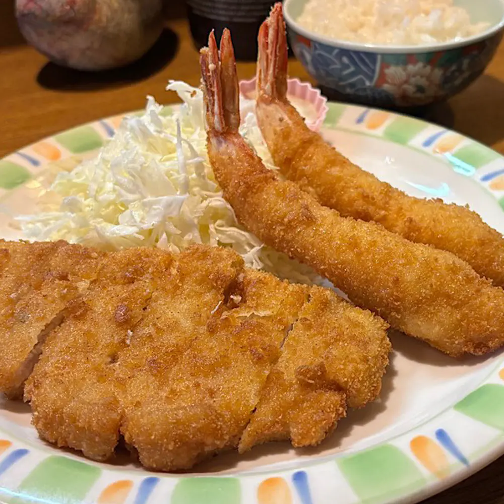 富山県庁前の繁華街で半世紀の老舗洋食店【川富士】自家製パン粉にこだわりのかつ丼700円、日替わりランチ750円