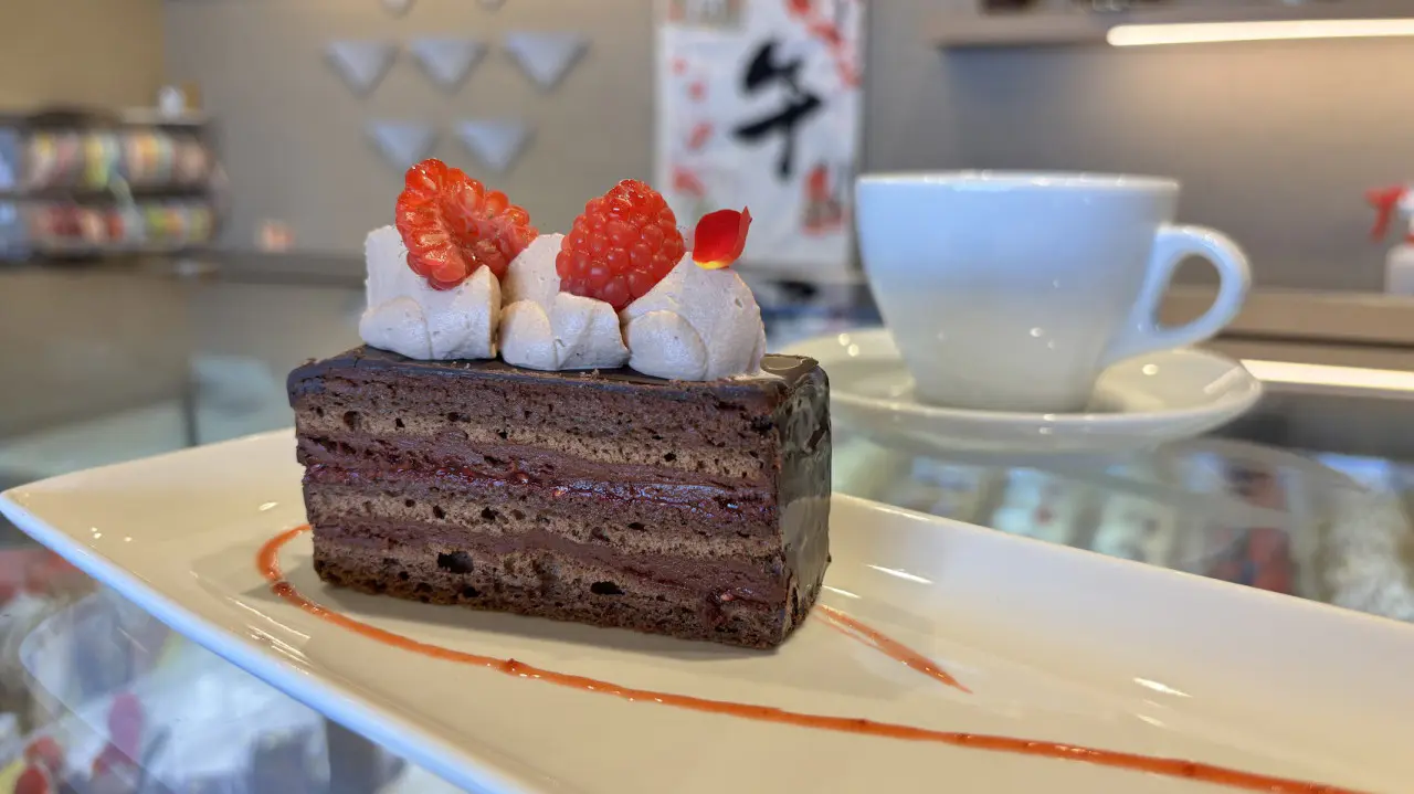 幸せ運ぶ「ふくろう」の極上スイーツ【Patisserie Chouette】バレンタインにぴったりの冬季限定ショコラやお菓子屋さんが本気で作る欧風カレーも