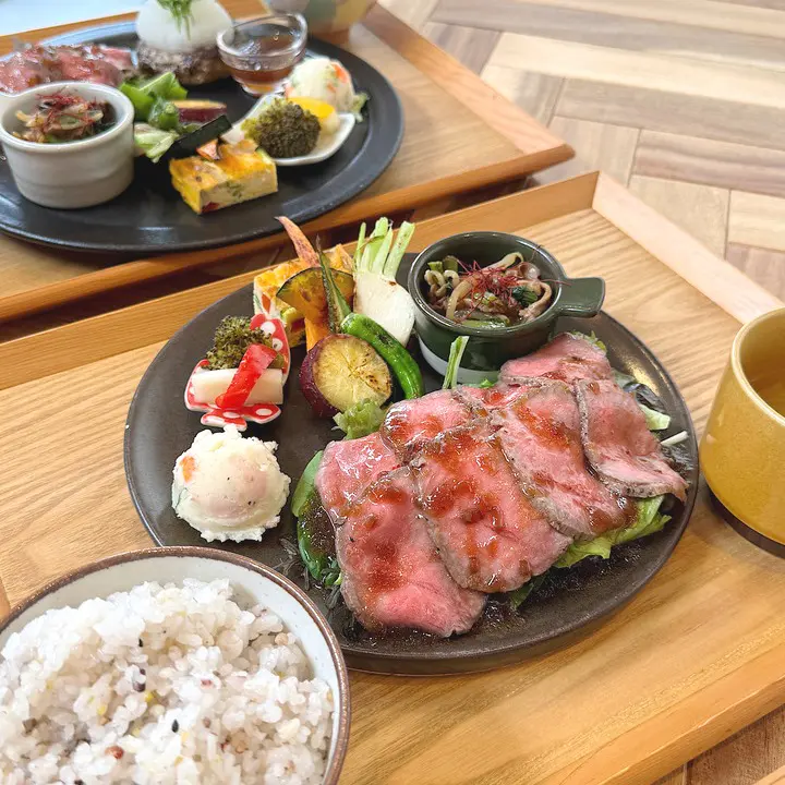 牧場直営!! 立山放牧牛を楽しむカフェ＆惣菜店【Lifetime】絶品ローストビーフで肉の日ごちそうランチ