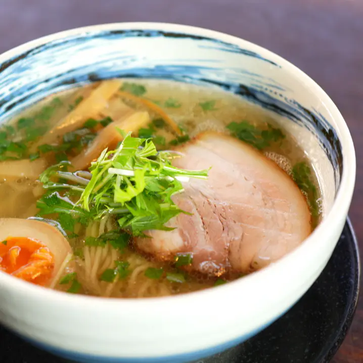 黄金色が縁起いい!? 澄んだ丸鶏スープのあっさりラーメン【らーめん真太】南砺市福野で愛され20年