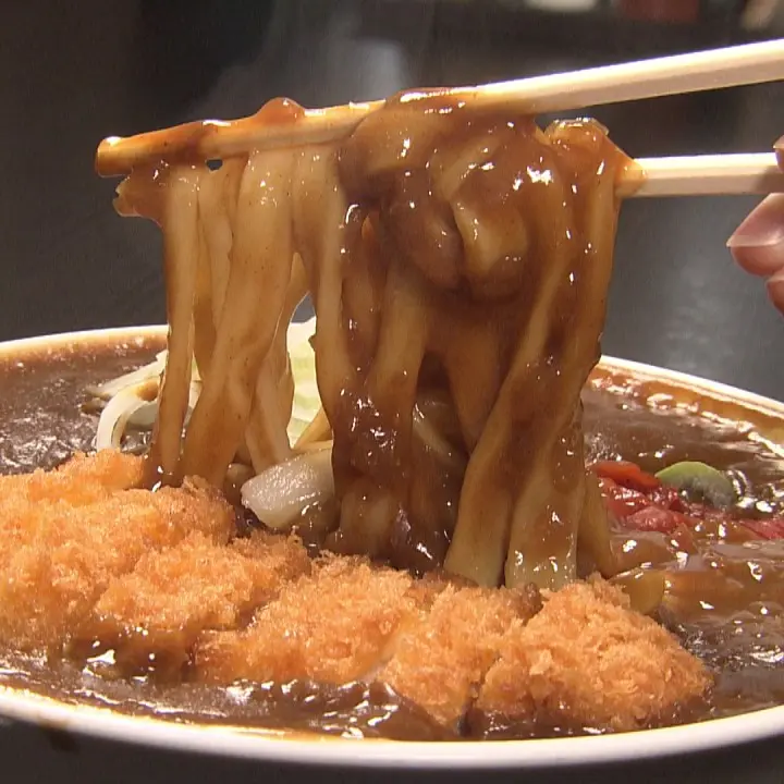 うどんもごはんも大盛りで追加料金なし! 通うほどオトクに満腹な射水のうどん＆定食の店【うどん万福】