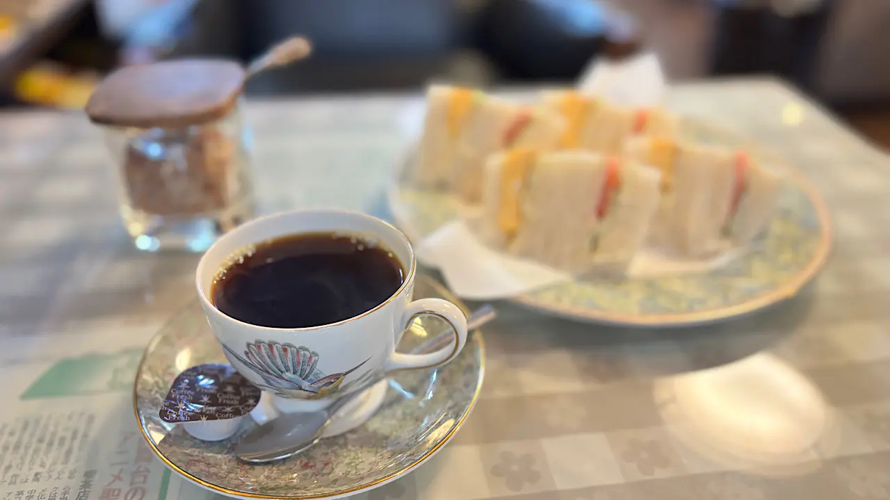 高岡駅南で半世紀 本格焙煎のコーヒーと軽食をゆっくり楽しむ老舗喫茶【自家焙煎珈琲店 らんぶる】国宝瑞龍寺の観光やアニメの聖地巡礼も