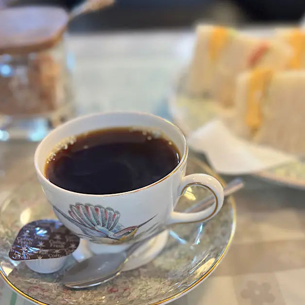 高岡駅南で半世紀 本格焙煎のコーヒーと軽食をゆっくり楽しむ老舗喫茶【自家焙煎珈琲店 らんぶる】国宝瑞龍寺の観光やアニメの聖地巡礼も