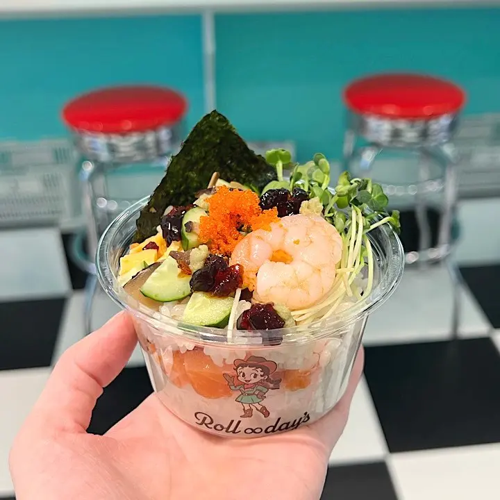アメリカンダイナーなのに手巻き寿司!?【Roll∞day's】ポップで楽しみ方無限大な寿司スタンドが富山市まちなかにオープン