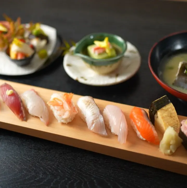 富山湾の旬を味わう寿司コースが2480円!【回転寿司とらふぐ本店】釣った魚の持ち込みOK 本格職人が捌く富山のご当地回転寿司