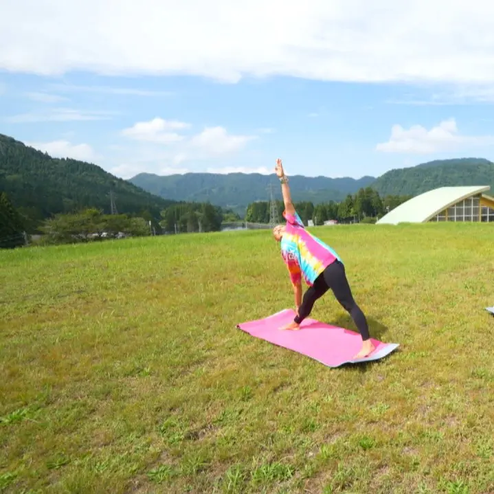 グリーンシーズンも楽しみいっぱい! 風を感じてのびのび自然のアクティビティ【立山山麓スキー場】緑のゲレンデを走り回るマウンテンカートも