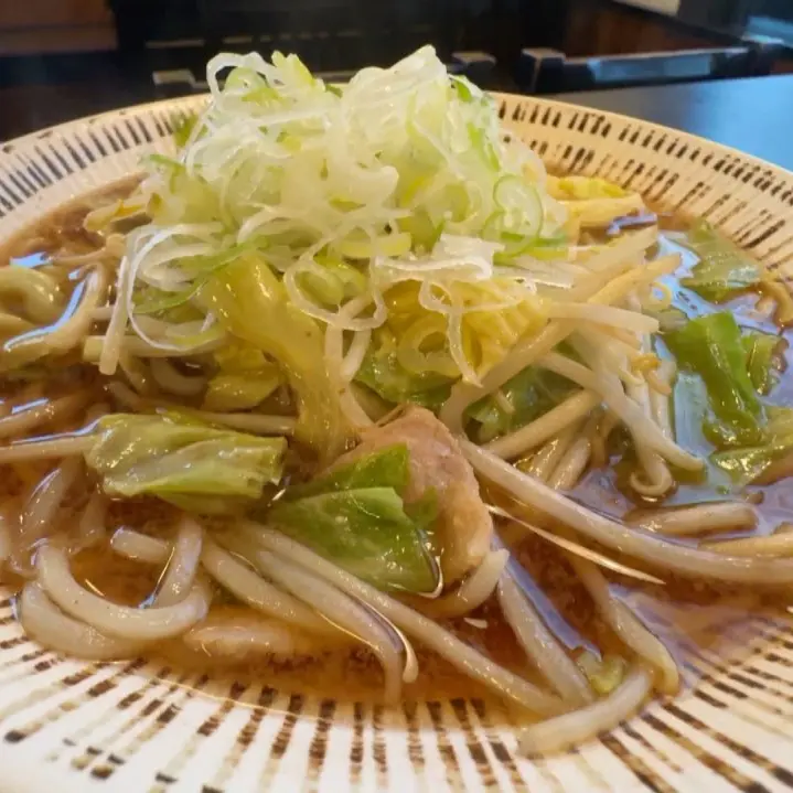 砺波で食べる謎の麺グルメ「うー麺」とは？【めん食堂川なべ】巨大エビ3本 素材の味を楽しむ塩天丼も名物