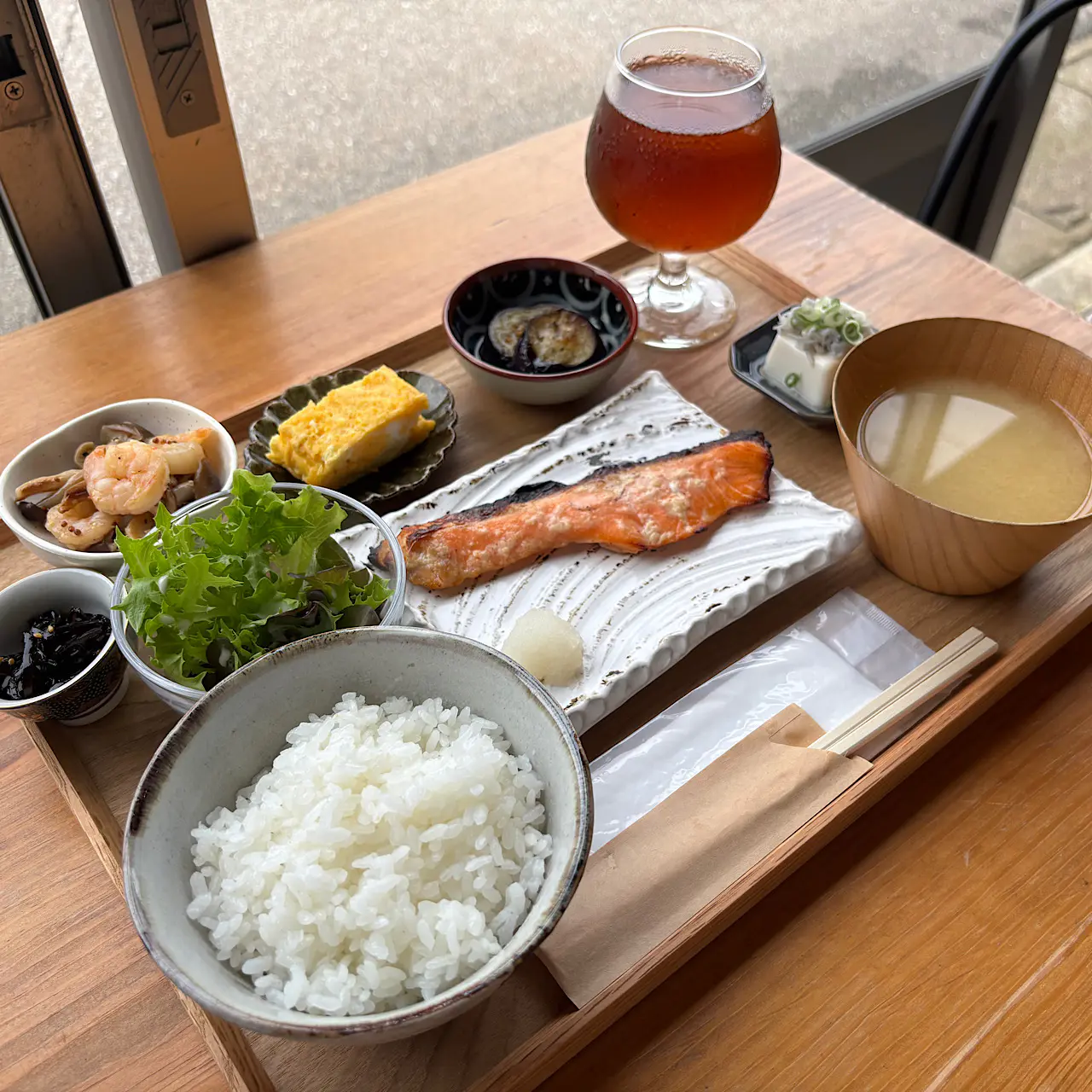 潮風香るピザ店の人気は…意外にも焼魚定食!? ピザ窯でふっくら焼いた魚