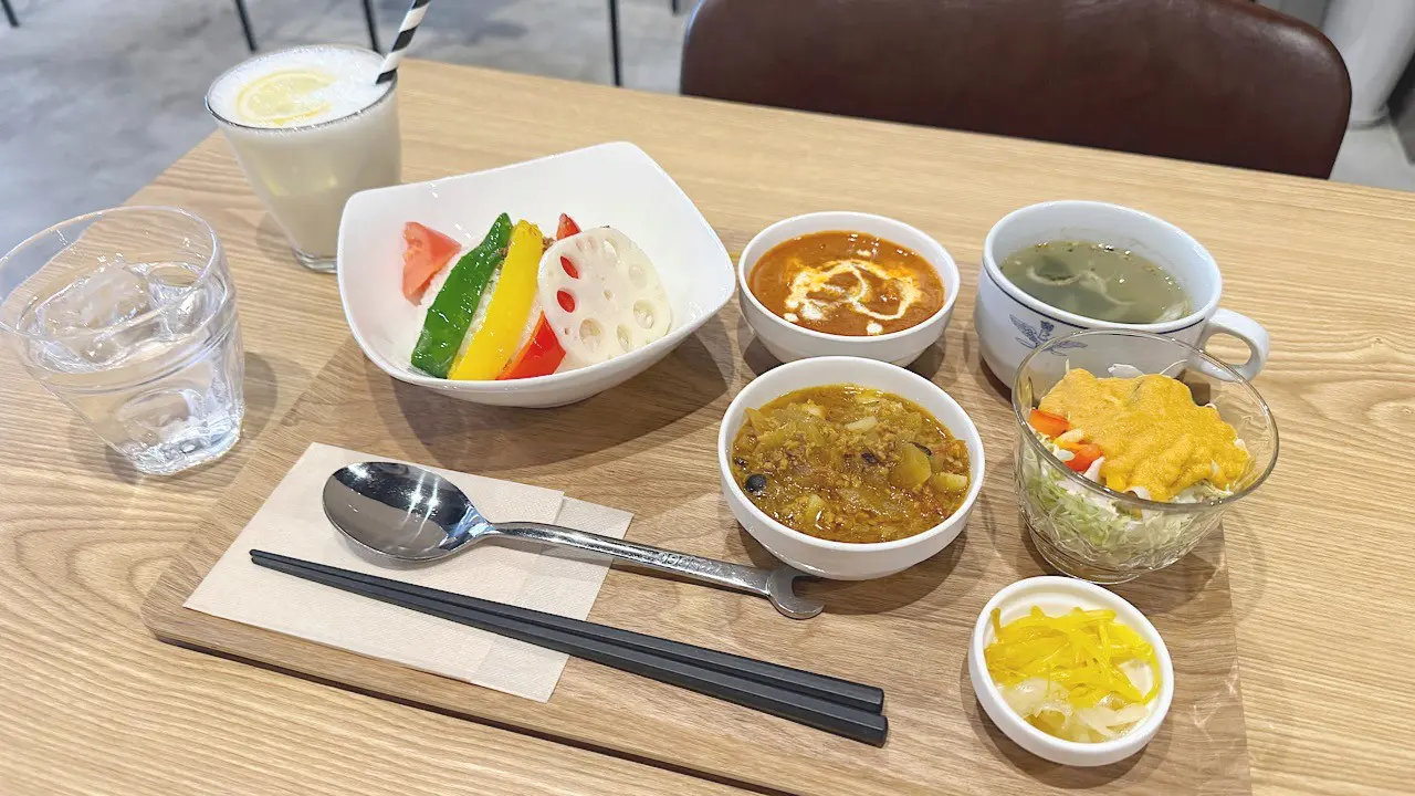 「カレーの可能性を伝えたい！」キーマにドリア、スープにラーメンも【SUNTRICK】20種以上のスパイスカレーが並ぶ砺波のカレー店
