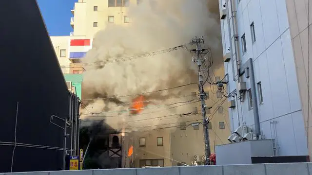 【続報】富山市総曲輪の喫茶店で火災　消火活動続く　店主の７０代妻と連絡取れず