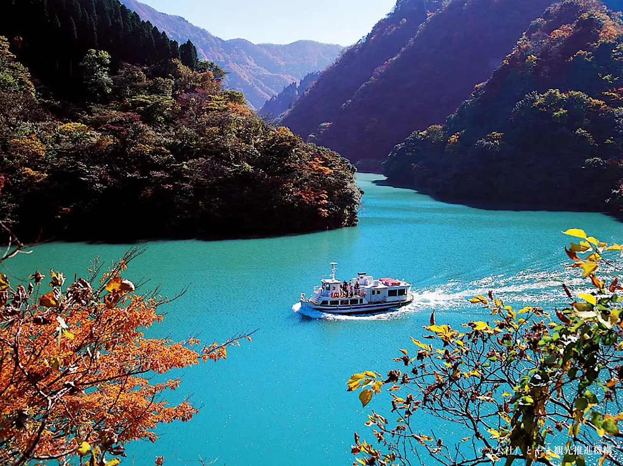 庄川峡遊覧船